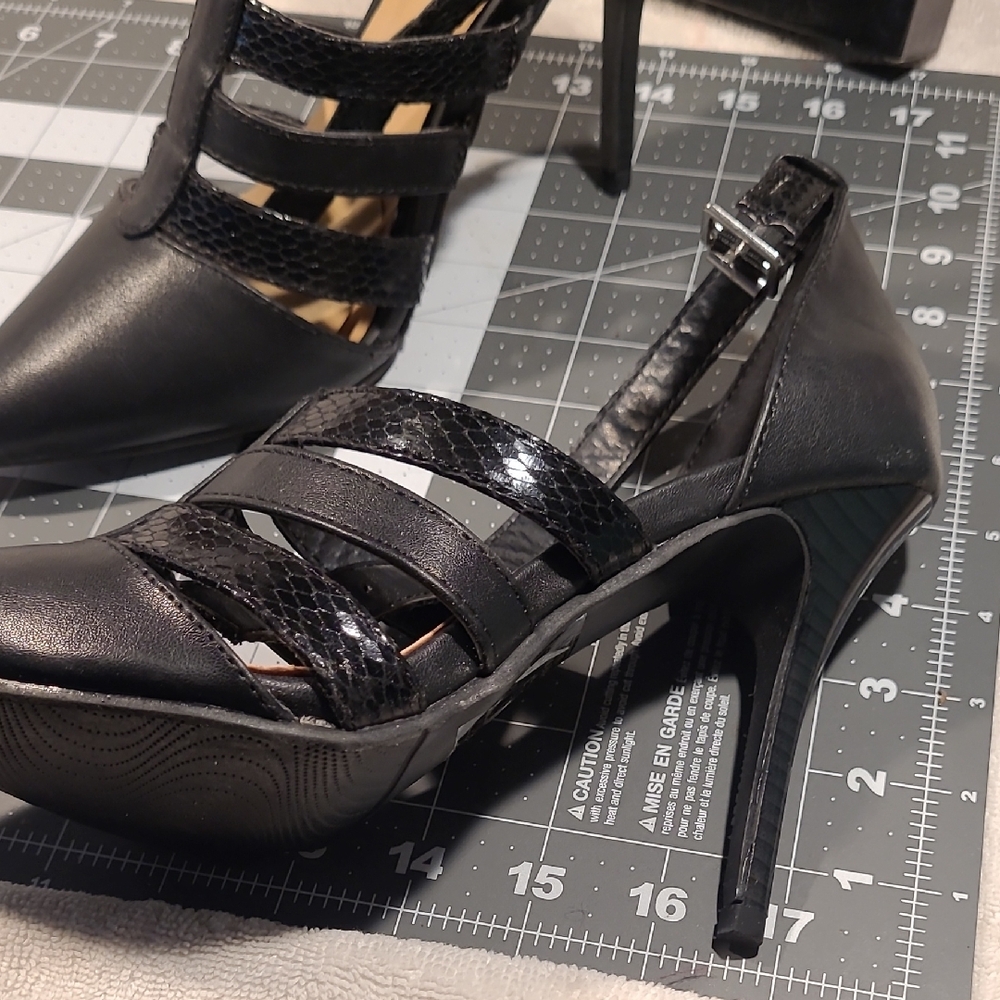 Size 8 Sophia & Lee Black Strappy Stiletto Heels - Picture 11 of 16